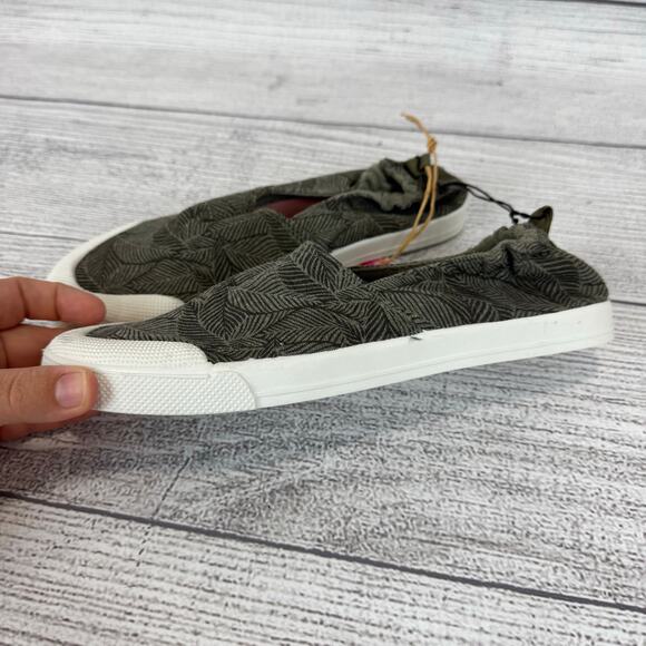 Roxy Women's Olive Leaf Printed Slip On Shoes Size 9 - Picture 7 of 12